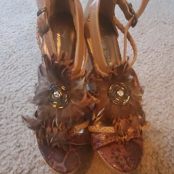 Shoes - Picture 4 of 4